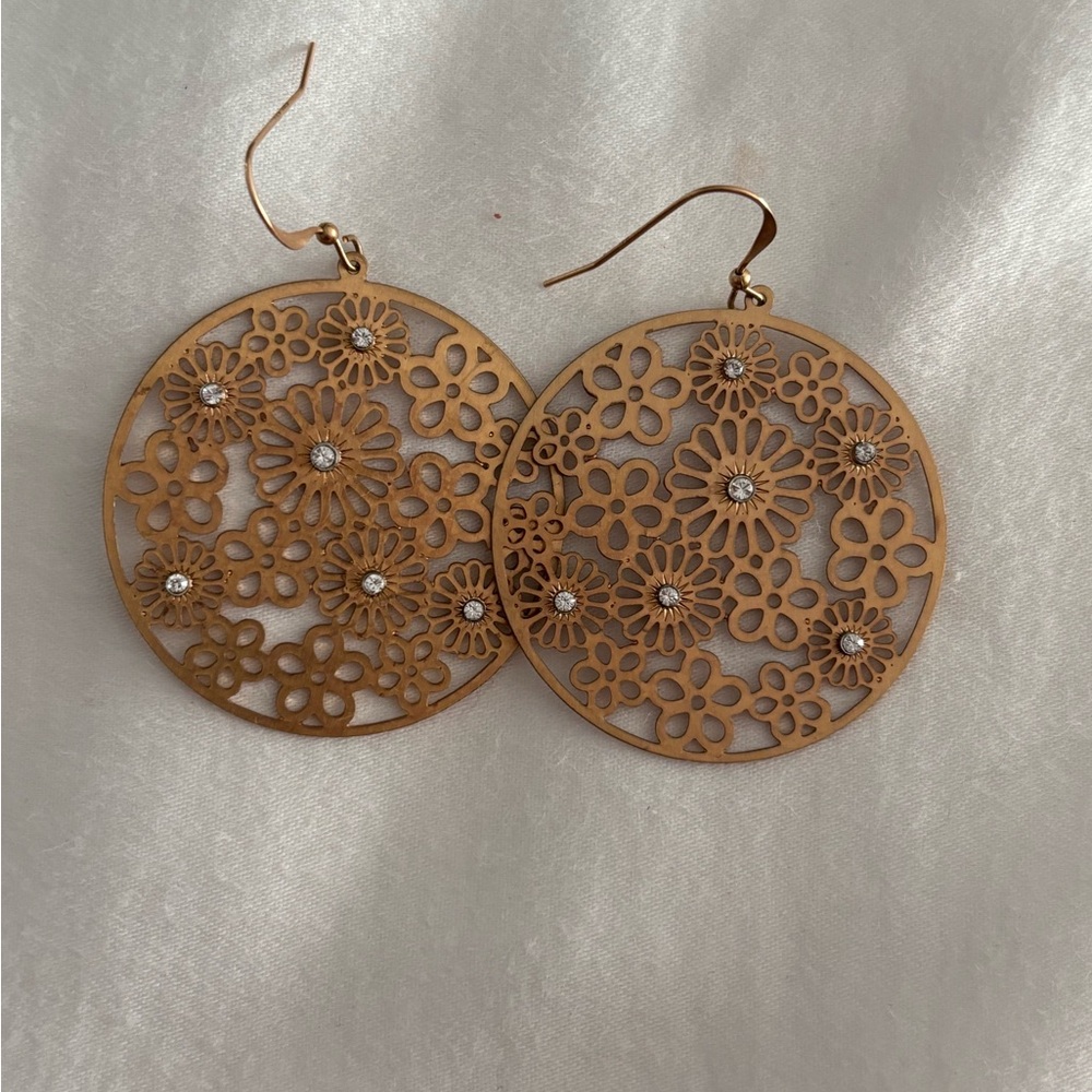 Gold diamond dangle earrings!!